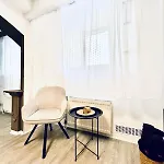 Very Spacious Apartment For Up To 7P With Great Location
