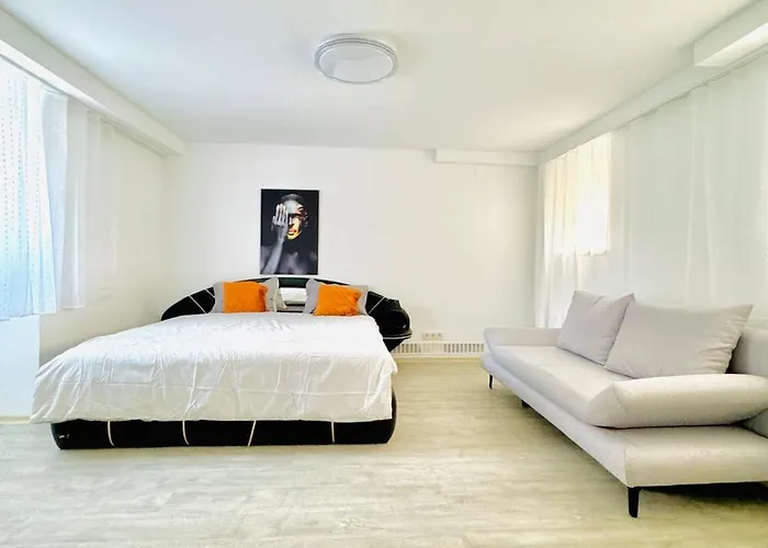 Very Spacious Apartment For Up To 7P With Great Location