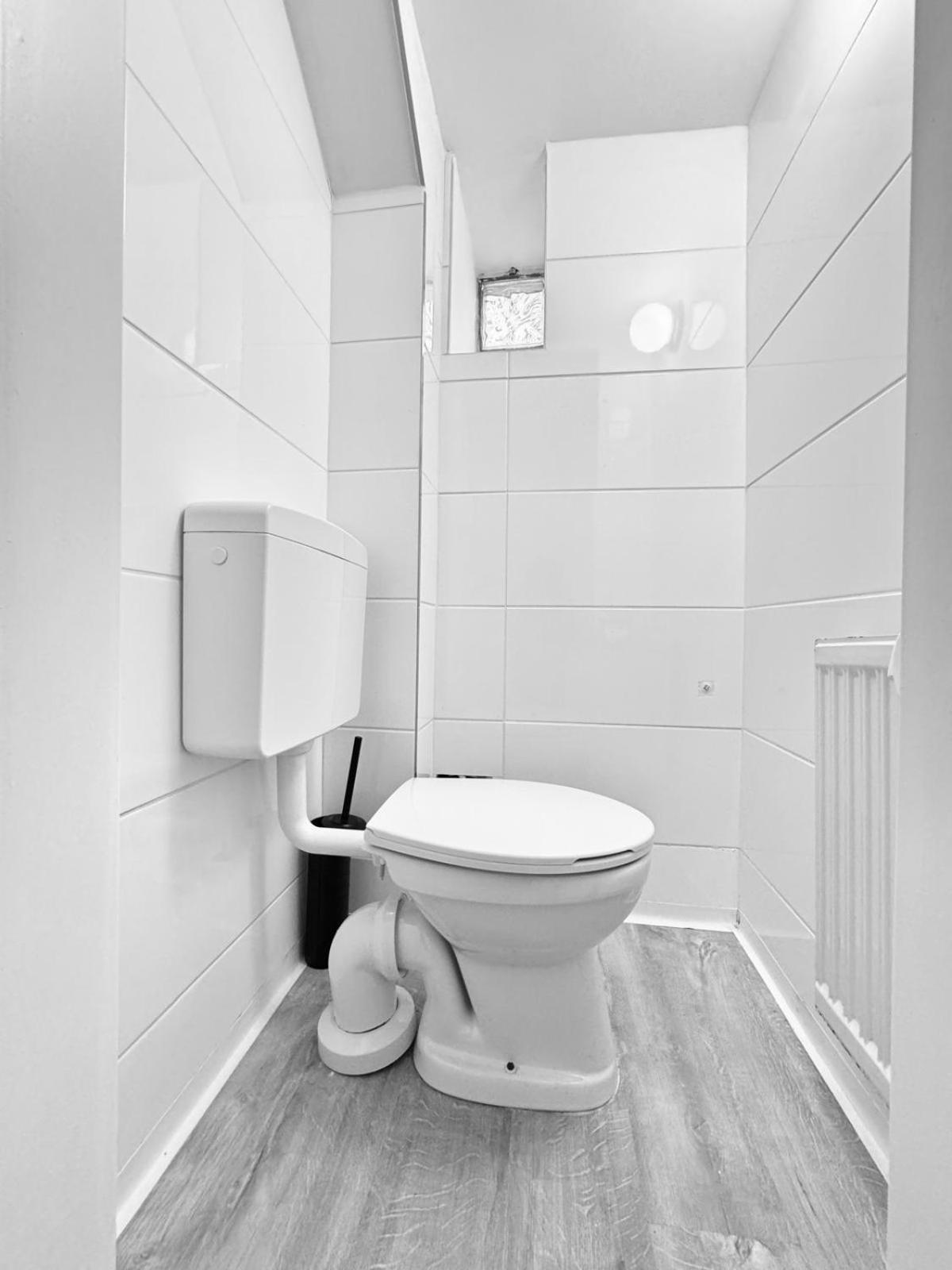 Very Spacious For Up To 7p With Great Location * Viena