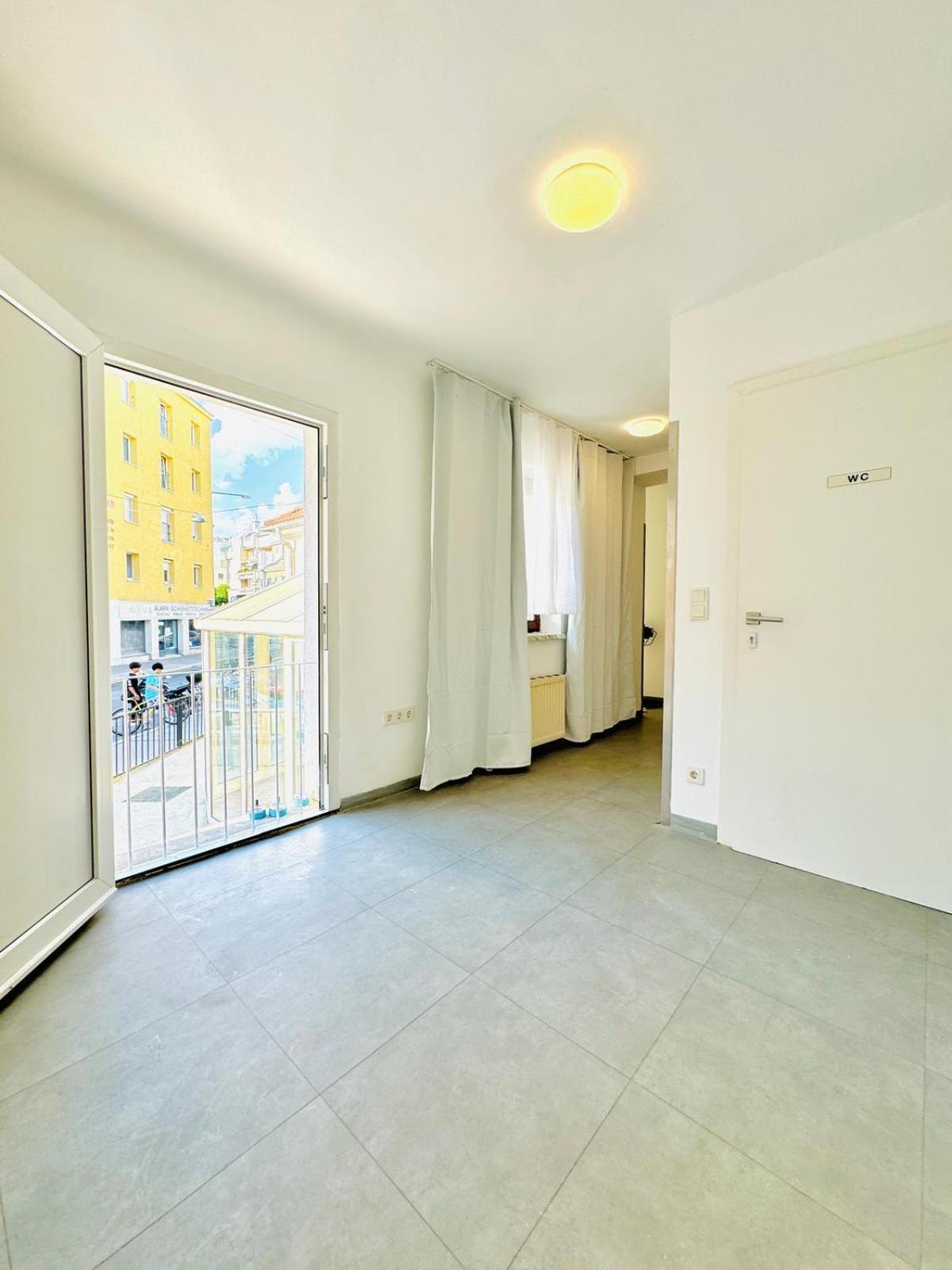 Very Spacious For Up To 7p With Great Location Appartamento